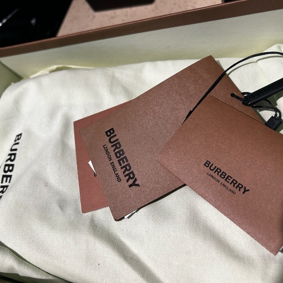 Burberry perfect like new - Picture 13 of 16